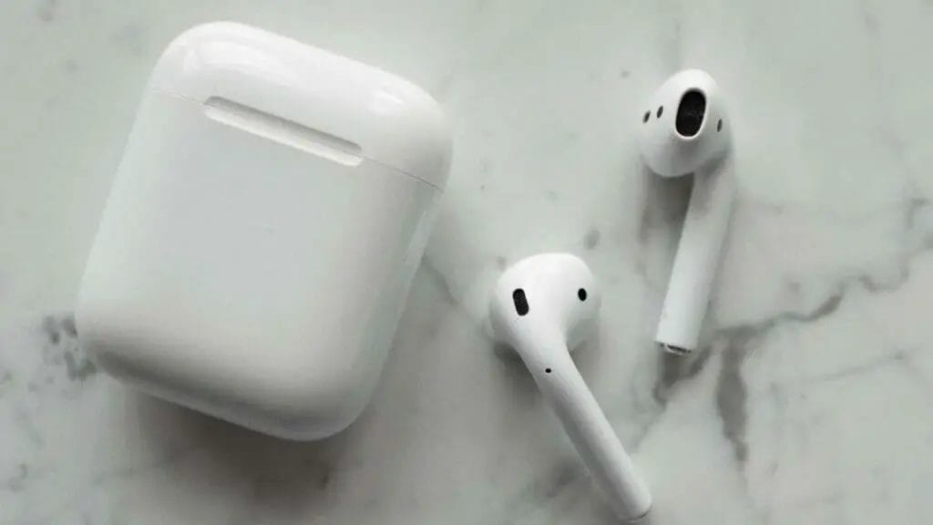 How to Adjust the Volume of AirPods With Siri 1
